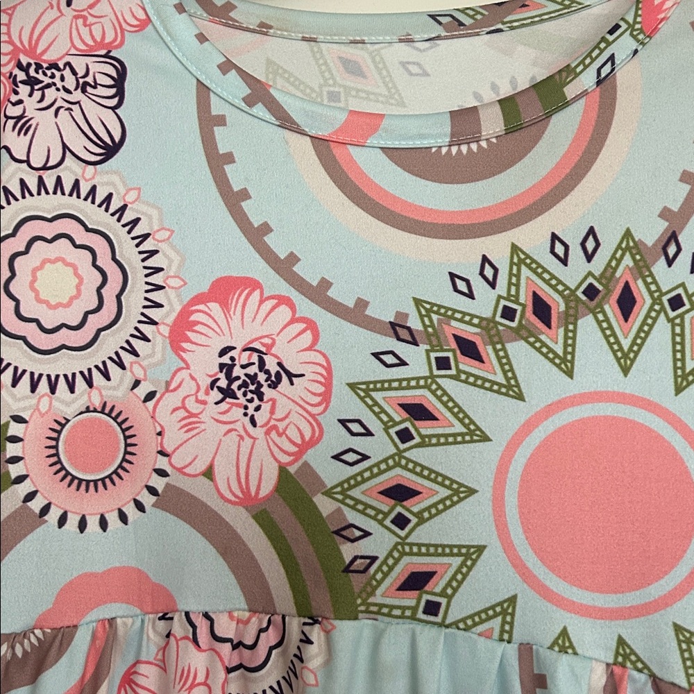 Floral Patterned Tunic Top - Picture 2 of 3